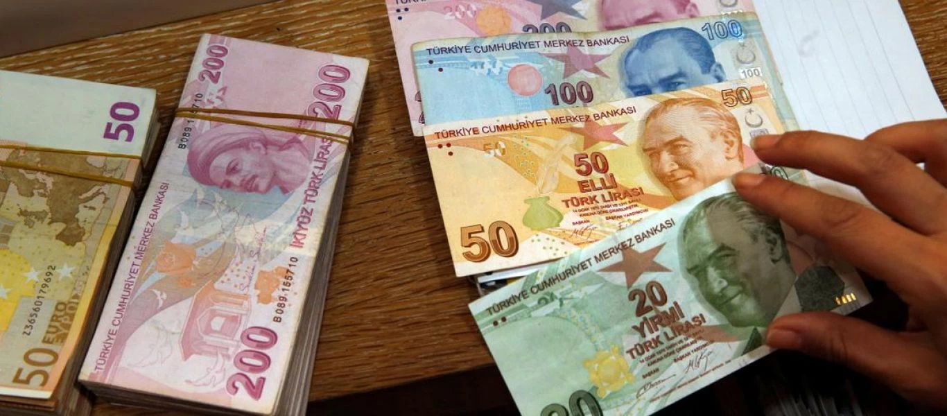 Τουρκία: Στους δρόμους οργισμένοι πολίτες μετά την πτώση της λίρας – Ζητούν την παραίτηση Ερντογάν (βίντεο)